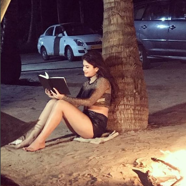 bandagi kalra hot photo shoot,bandagi kalra backless photo shoot,bandagi kalra,puneesh sharma,Salman Khan,bigg boss 11,bigg boss 11 news,bigg boss 11 gossip