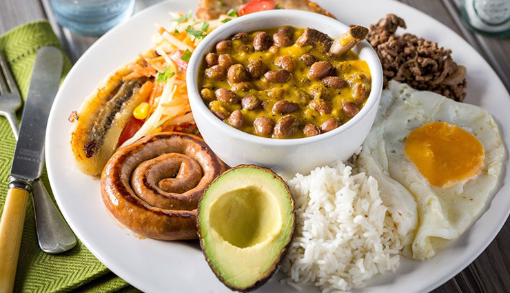traditional colombian dishes,bandeja paisa,lechona,ajiaco,sancocho,changua,arepas,fritanga,hormigas culonas,tamales,rondon,travel,holidays