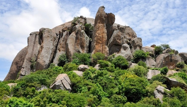 bangalore,places near bangalore,wonderla,bannerghatta national park,manchanabele,savandurga,ramanagara,makalidurga
