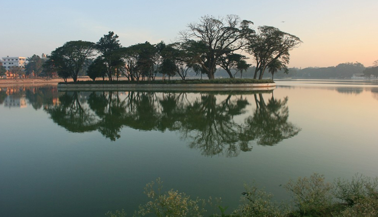 places to visit in bangalore,bangalore,tourist places in bangalore,bangalore fort,bangalore palace,lalbagh botanical garden,cubbon park,bugle rock,ulsoor lake,kaikondrahalli lake