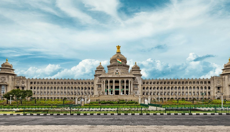 bangalore,places to visit in bangalore,lal bagh botanical garden,cubbon park,nandi hills,bannerghatta national park,bangalore palace,vidhana soudha