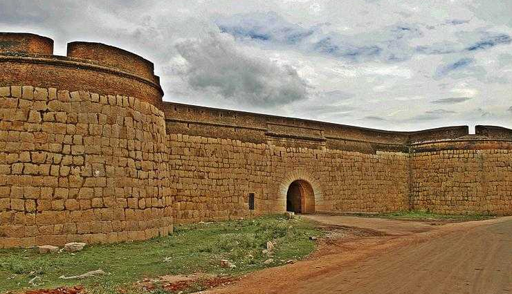 bangalore airport,places to visit near bangalore airport,bangalore,nandi hills,ai cavalli,devanhalli fort,bhoga nandeeshwara temple,lumbini gardens,yoganandeeshwara temple