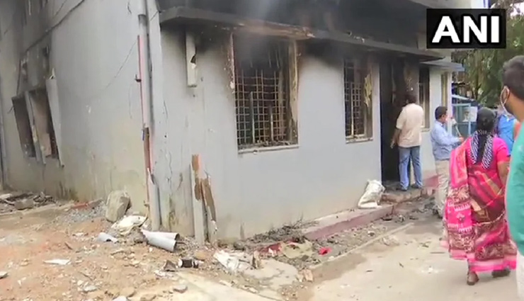 बेंगलुरु हिंसा / 60 हजार लोगों की उग्र भीड़ हुई थी इकट्ठा, पुलिसकर्मियों पर पत्थरबाजी, आगजनी 