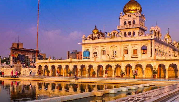 सांप्रदायिक एकता का समागम हैं राजधानी दिल्ली, जाएं तो जरूर करें इन धार्मिक स्थलों का दीदार delhi temples,best temples in delhi,temple tour delhi,spiritual places in delhi,famous temples in delhi,delhi temple guide,top hindu temples in delhi,religious sites in delhi,explore temples of delhi,divine retreats in delhi