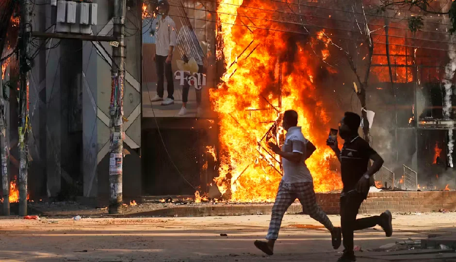 शेख हसीना पर फैसले के बाद बांग्लादेश में हिंसा, 2 की मौत