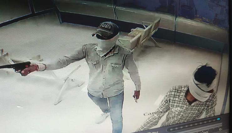 बाड़मेर : बैंक में घुसे नकाबपोश लुटेरे, पिस्तौल तान 5 मिनट में की लाखों की लूट