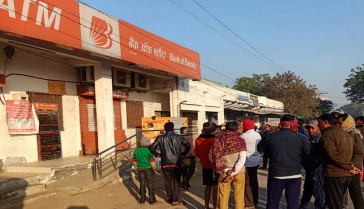 टोंक : बैंक का शटर तोड़ चोरों ने की चिल्लर की चोरी, बचे स्ट्रांग रूम में रखे 31 लाख रुपए