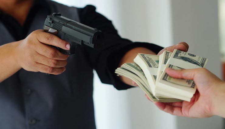 हनुमानगढ़ : बंदूक की नोक पर 4 बदमाशों ने दिनदहाड़े लूटा बैंक, 10 मिनट में दिया वारदात को अंजाम