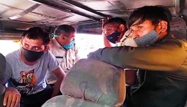 उदयपुर : दिनदहाड़े की गई एटीएम लूट की कोशिश, पुलिस ने 3 घंटे में ही किया संदिग्ध युवकों को गिरफ्तार