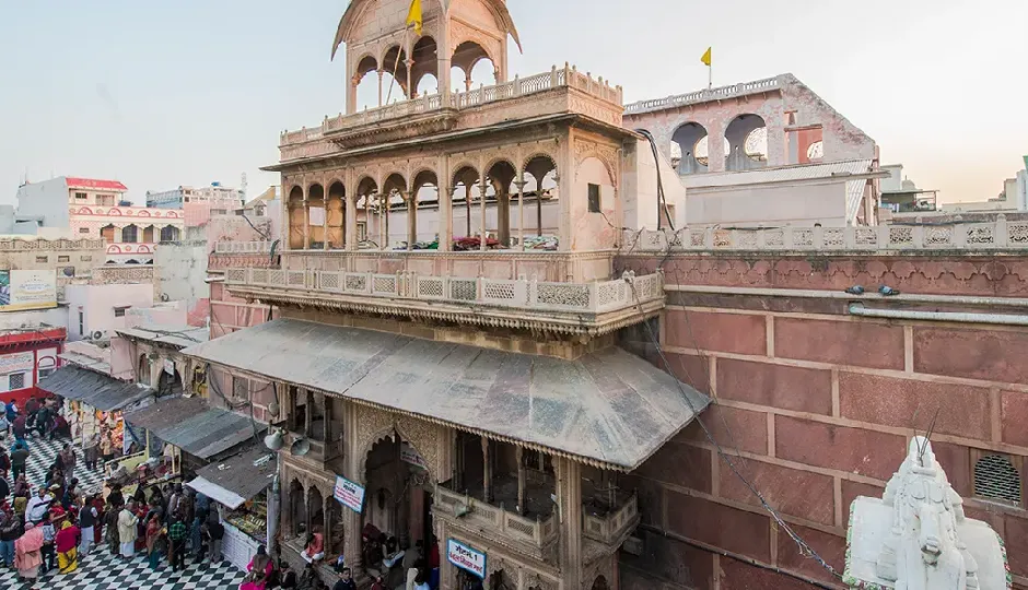 बांकेबिहारी मंदिर में बदलाव! अब श्रद्धालु खुद अर्पित करेंगे ठाकुर जी को भोग