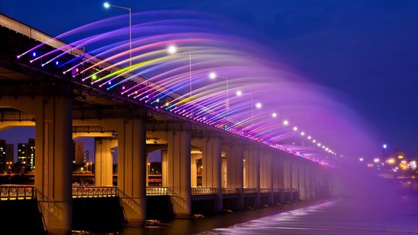 most beautiful bridge around the world,dragon bridge,banpo bridge rainbow fountain,rialto bridge italy,sydney harbor bridge,lucky knot bridge,tower bridge london,helix bridge singapore