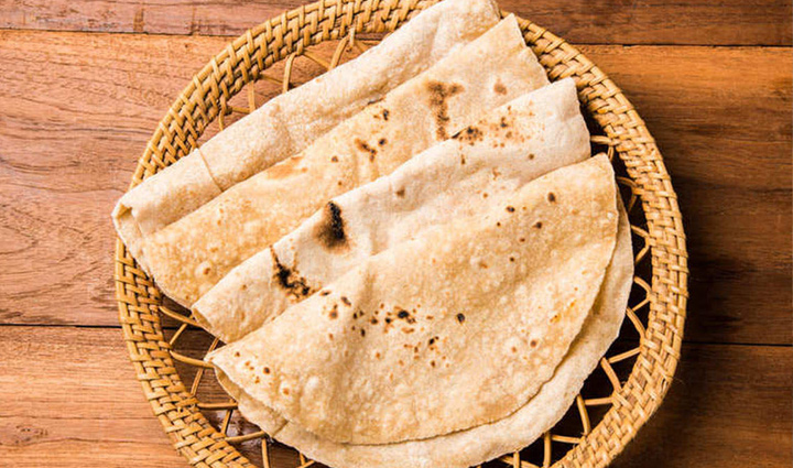 बासी रोटी को फेंककर ना करें बर्बाद, इसके सेवन से होते हैं ये फायदे 