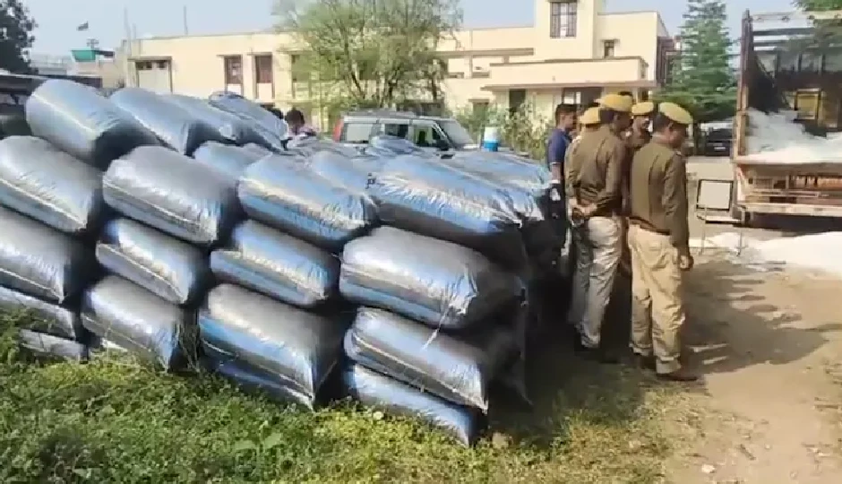 राजस्थान के बांसवाड़ा जिले में मादक पदार्थों के खिलाफ बड़ी कार्रवाई, ट्रक से बरामद हुआ 23 क्विंटल अफीम डोडा चुरा