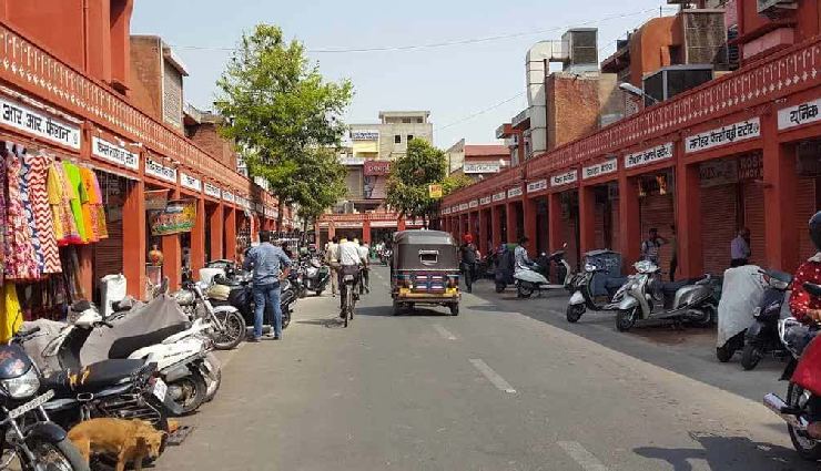 colorful streets in india,vibrant streets india,best streets for street art india,old city udaipur murals,fontainhas goa pastel houses,lodhi art district delhi murals,bandra mumbai graffiti,malleshwaram bangalore street art,arpora night market goa,bapu bazaar jaipur shopping