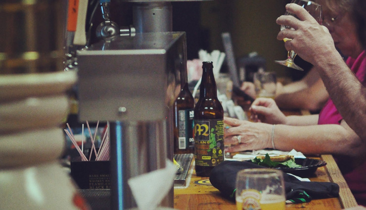 4 Things That You Should Avoid Ordering in a Bar