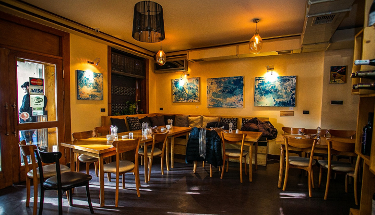 the jazz club,bavaria pub and grill,hard rock cafe,barfly social hub,room fine art wine and dine,saqi wine bar,bars in baku,baku