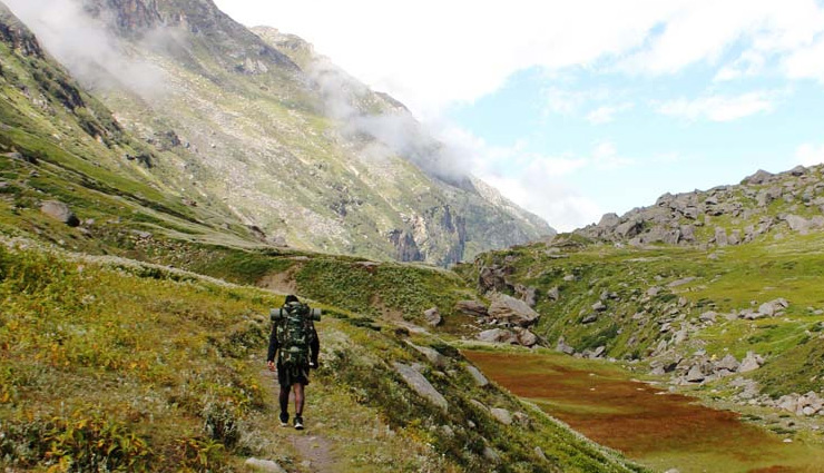 4 lesser known trekking places in india,best treks in india,trekking in india,summer vacations trekking,least known treks in india,most beautiful treks in india,most difficult treks in india,chadar trek,ladakh,ladakh,the markha valley trek,hampta pass trek,bara bhangal trek