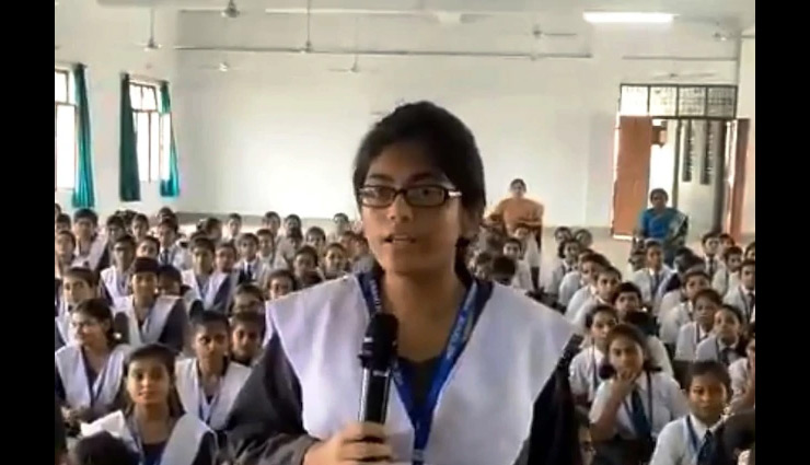 स्कूल की एक बच्ची ने पूछा ऐसा सवाल, हुई UP पुलिस की बोलती बंद, तालियों से गूंज उठा हॉल, देखे वीडियो