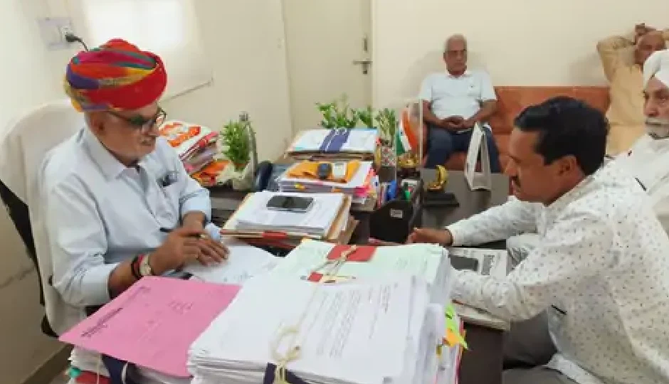  बारां में सीवरेज कार्य से बेहाल जनता: कीचड़ से लोग घायल, विधायक ने यूडीएच मंत्री से लगाई गुहार