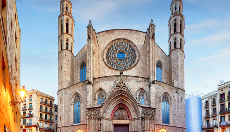 barcelona,churches in barcelona,la sagrada familia,la catedral de barcelona,basilica de santa maria del mar,templo expiatorio del sagrado corazon de jesus,basilica de santa maria del pi