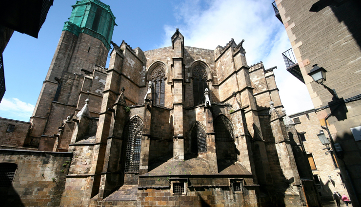 barcelona,churches in barcelona,la sagrada familia,la catedral de barcelona,basilica de santa maria del mar,templo expiatorio del sagrado corazon de jesus,basilica de santa maria del pi