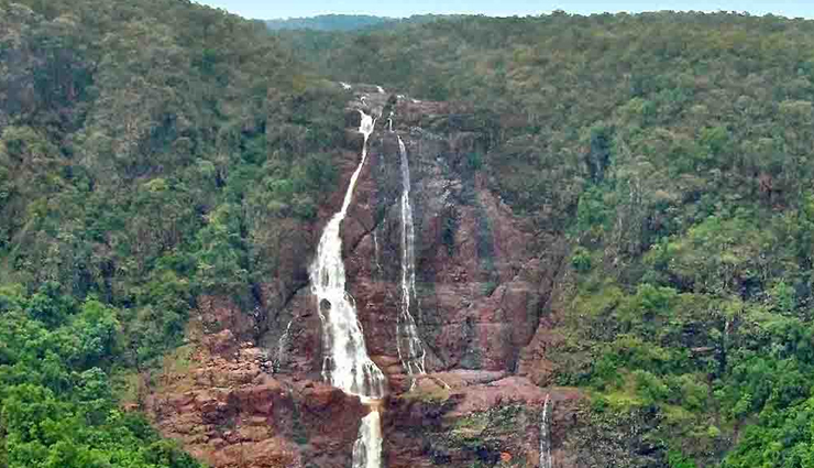 tallest waterfalls in india,highest waterfalls in india,visit waterfalls in india,must-visit waterfalls,india tallest waterfalls,scenic waterfalls in india,top waterfalls in india,famous waterfalls in india,natural wonders in india,breathtaking waterfalls in india