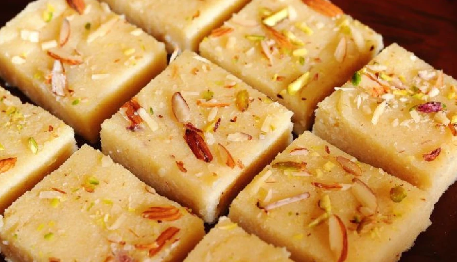 शिवरात्रि के मौके पर भोलेनाथ को लगाए होममेड बर्फी का भोग, आसान रेसिपी