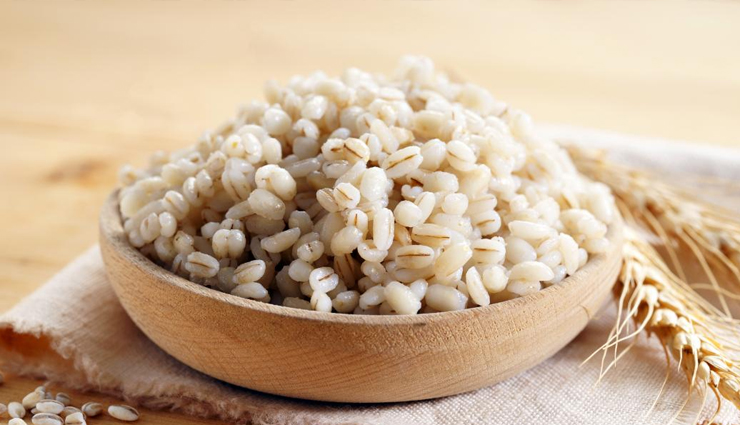 breastmilk supply,foods to increase breast milk,tips to increase breast milk,fenugreek seeds,fennel seeds,oatmeal or oat milk,barley,garlic,green leafy vegetables,salmon,unripe papaya,chickpeas,sesame seeds,Health,Health tips