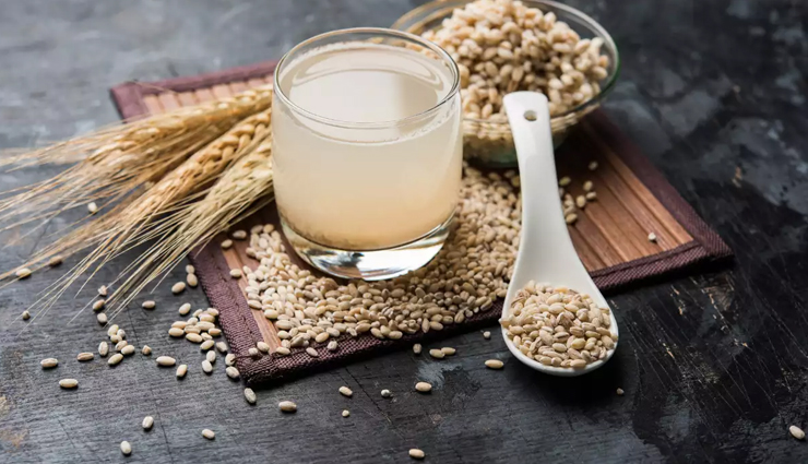 dehydration,electrolytes,home remedies,drinking water,herbal teas,coconut water,sports drinks,salt supplements,humidifiers,cold showers,avoiding alcohol,avoiding caffeine,small,frequent meals,natural remedies,fluid balance,thirst,heat exhaustion,hydration,medical attention,Health tips,healthy living