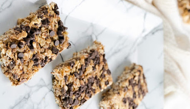 Recipe- Make Your Breakfast Yummy With Raisin Chocolate and Puffed Rice Bars