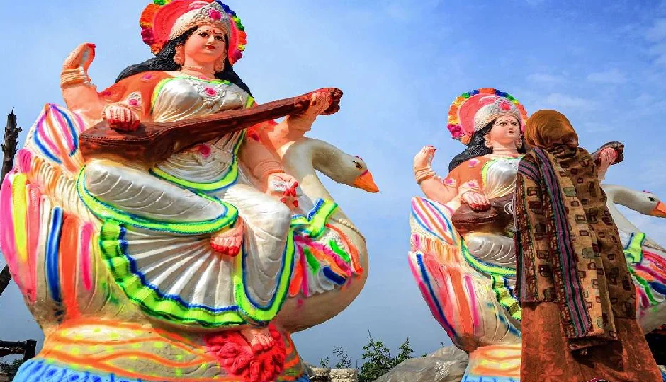Basant Panchami 2026: 22 या 23 जनवरी, कब है बसंत पंचमी? जानें तिथि, पूजा का मुहूर्त और पीले रंग का महत्व