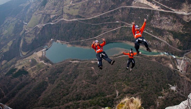 adventure sports around the world,dangerous sports in the world,dangerous sports in the world,base jumping,heli-skiing,scuba diving,street luge,white-water rafting