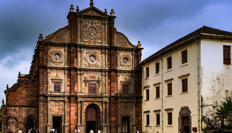 north goa tourist attractions,best places to visit in north goa,north goa beaches,aguada beach goa,calangute beach,vagator beach,baga beach,chapora fort,basilica of bom jesus,mangueshi temple,north goa flea market,anjuna beach flea market,goa party spots,north goa shopping