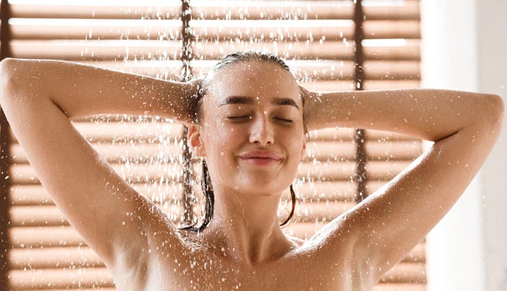 नहाते समय कहीं आप भी तो नहीं कर रहें गलती?
