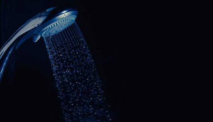 5 Benefits of Bathing at Night You are Unaware About