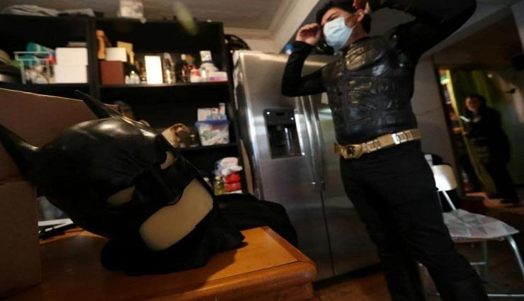 कोरोना काल में यह बैटमैन बना लोगों का मसीहा, इस तरह कर रहा मदद