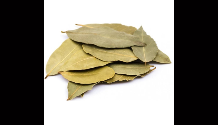 herbs that you must have in your kitchen,must have herbs,herbs for kitchen,household tips,curry leaves or meethi neem,bay leaves or tej patta,pudina,methi