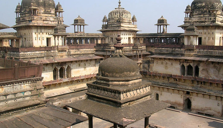 10 amazing places to explore in mandu,tourist attractions in mandu,historical monuments in mandu,jahaz mahal mandu,hathi mahal mandu,rani roopmati’s pavilion mandu,baz bahadur’s palace mandu,hindola mahal mandu,bagh caves mandu,hoshang shah’s tomb mandu,jami masjid mandu,munja talao mandu,rewa kund mandu,best places to visit in mandu,mandu tourist guide,things to do in mandu