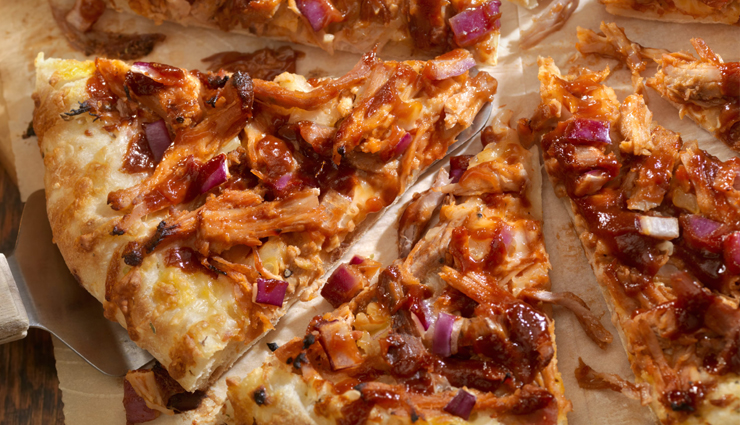 bbq chicken pizza recipe,flavorful twist on classic pizza,homemade bbq chicken pizza,delicious bbq pizza variation,easy bbq chicken pizza,tangy barbecue sauce on pizza,gourmet twist on traditional pizza,smoky chicken pizza recipe,crispy crust with bbq chicken,unique pizza flavor with bbq chicken
