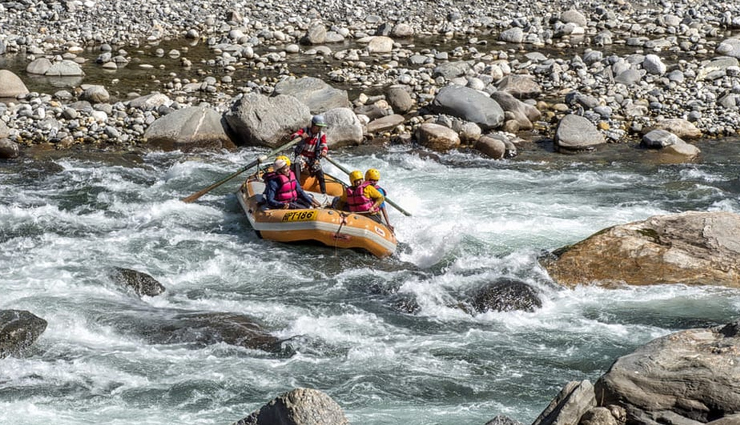 river rafting,adventure sports,water sports,thrill,adrenaline rush,outdoor activities,white water rafting,rapids,vacation,travel,nature,landscapes,adventure tourism,team building,extreme sports,family activities,safety measures,experienced guides,camping,backpacking,best places,water currents,rapids classification,equipment,rafting season,budget-friendly,group tours,scenic beauty,photography,summer activities