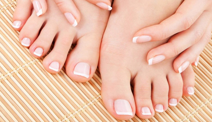 हाथों के साथ पांवों की सुन्दरता भी है जरूरी, इन टिप्स की मदद से रखे उनका ख्याल