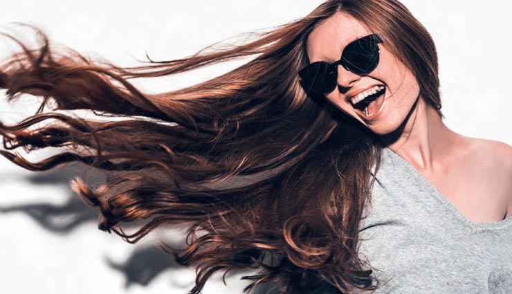 सर्दियों की शुरुआत के साथ ही इस तरह करें बालों की देखभाल, बनी रहेगी इनकी चमक