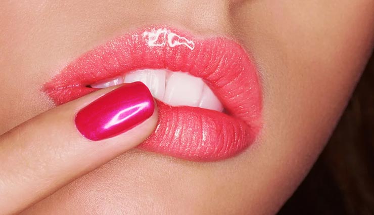 न्यू ईयर पार्टी में पाना चाहती हैं खूबसूरत होंठ, लिप बाम की जगह लगाए ये मास्क