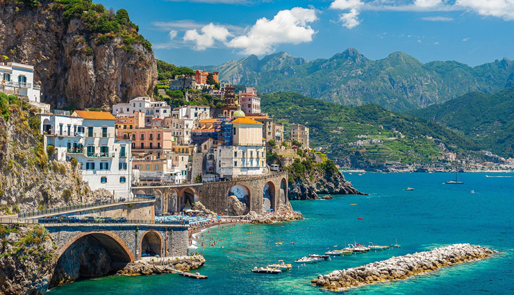 beautiful places in the world,maroon bells,usa,grand canyon,blue ridge mountains,oia,santorini,greece,plitvice lakes,croatia,amalfi coast,italy