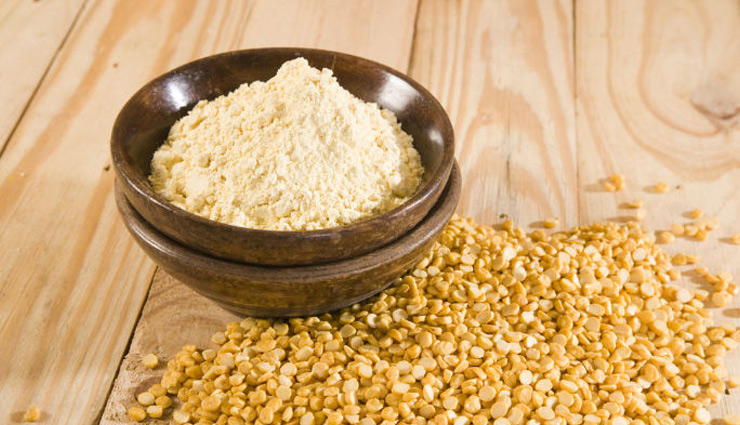 चेहरे कि सभी परेशानियों का इलाज है बेसन, इस तरह ले इसे काम में