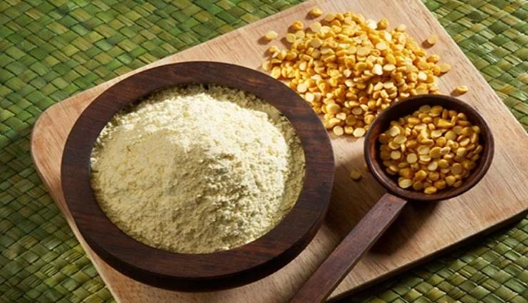 बेसन की मदद से मिलेगी चहरे को खूबसूरती, आजमाए ये 5 चमत्कारी नुस्खे