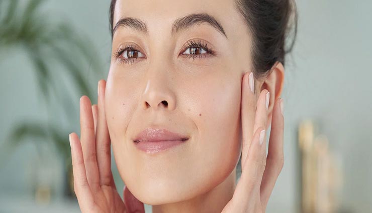 घर पर बनाए यह जादुई सिरम, चुटकियों में दूर होगी त्वचा की समस्याएं