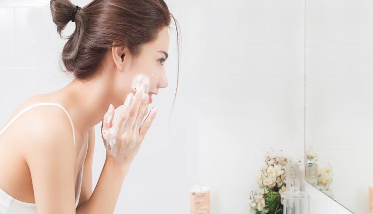 घर में बनाए ये फेसवॉश देंगे आपके चहरे को ताजगी, बचाएंगे बाजार में मिलने वाले केमिकल से