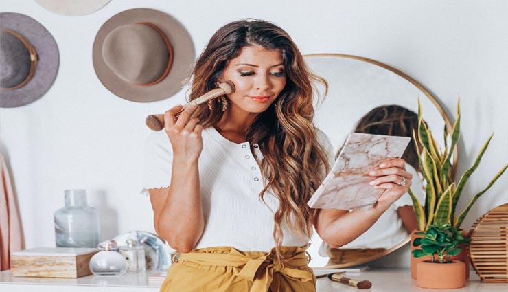 आँखों के रंग के हिसाब से लगाए मस्कारा, रूप में आएगा आकर्षक निखार