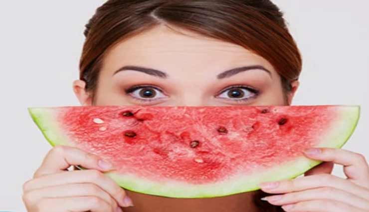अच्छी सेहत के साथ त्वचा के लिए भी बेहतरीन साबित होगा तरबूज, आजमाए ये फेस मास्क
